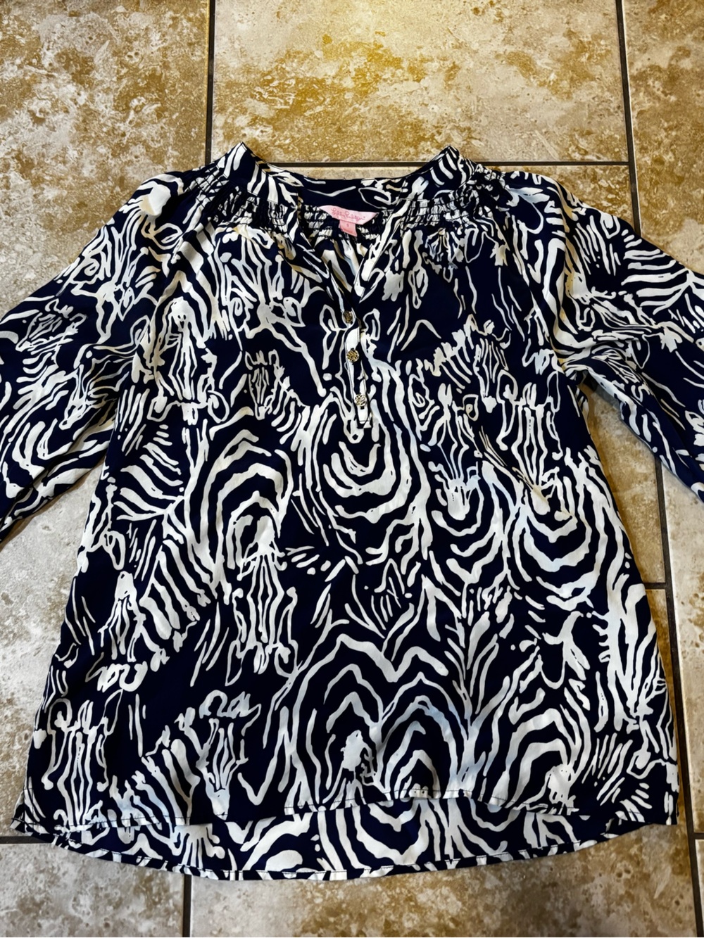 Lilly Pulitzer Elsa Blouse Navy and White Abstract Print Blouse 100% silk